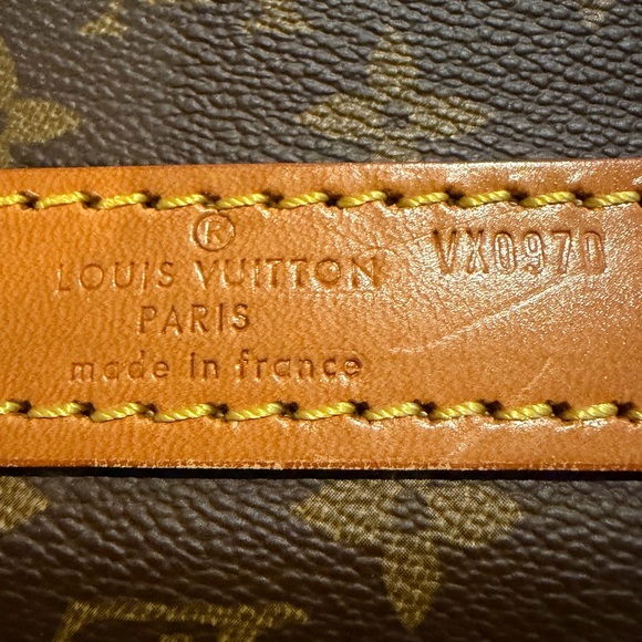 LOUIS VUITTON SAC CHASSEUR 55
MONOGRAM CANVAS W/ STRAP- July 1990 France 🇫🇷 - Picture 12 of 16